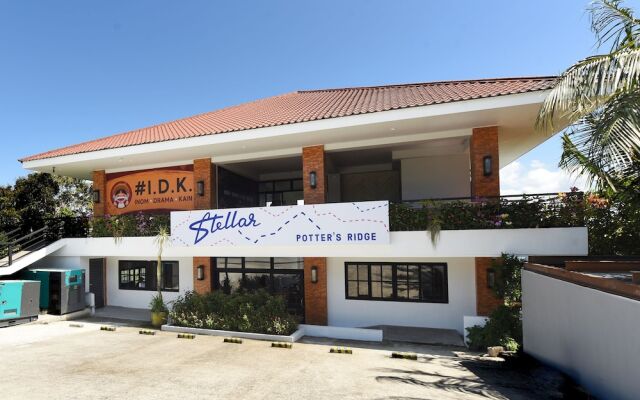 Отель Potter's Ridge Tagaytay Hotel Филиппины, Тагайтай - отзывы, цены и фото номеров - забронировать отель Potter's Ridge Tagaytay Hotel онлайн вид на фасад