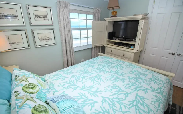 Colony Beach Club 223