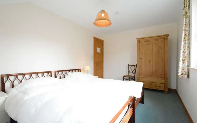 Spacious Villa Near Lesse