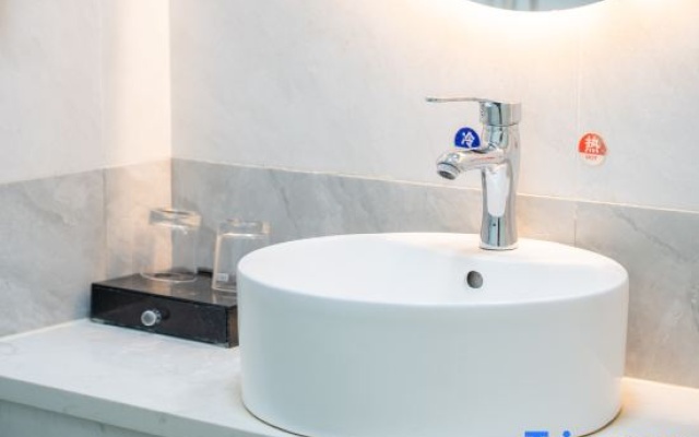 Haikou Manrui Hotel (Provincial People's Hospital Nanhai City)