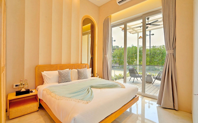 ELIVAAS Meraki Luxe 6BHK Glass Villa