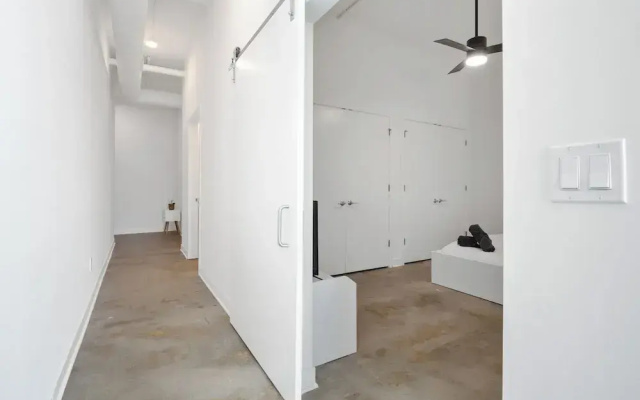 Ballpark Luxury Loft Steps from Arch