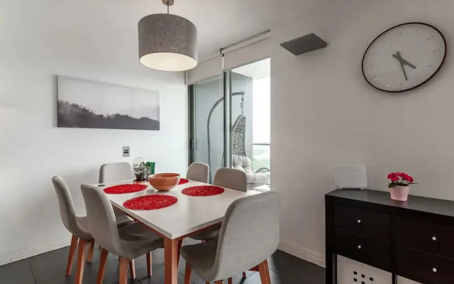 Spacious 2 Bedroom Flat In Wolli Creek