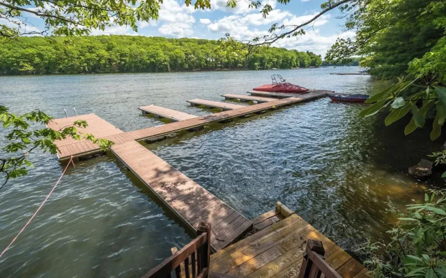 Lakin' It Easy by Taylor Made Deep Creek