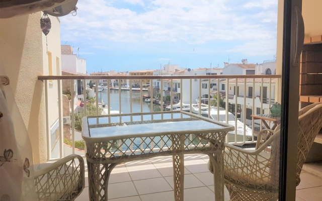 Magnífico apartamento junto al canal principal.