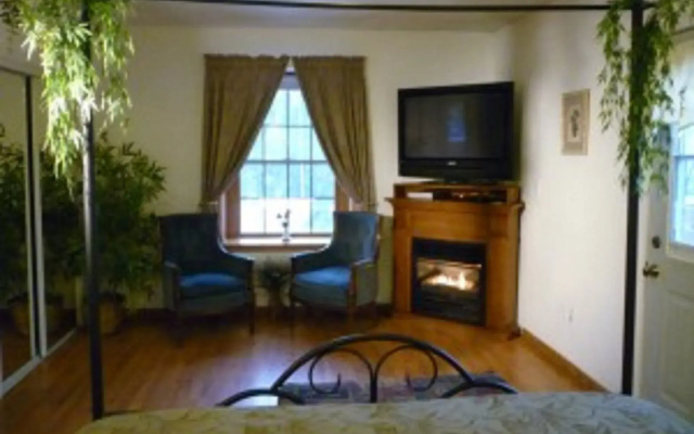 7 Gables Inn & Suites