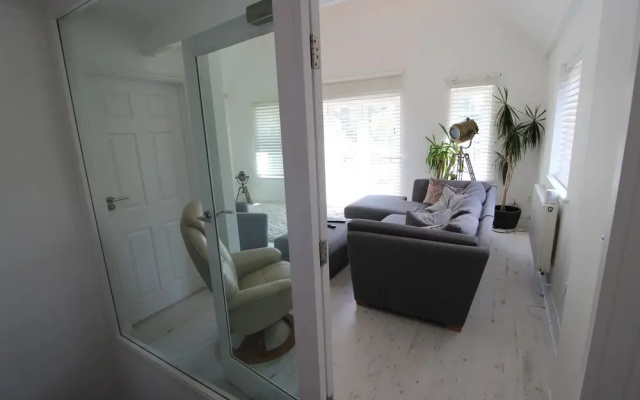 Beautifully Presented Three Bedroom House in Poole
