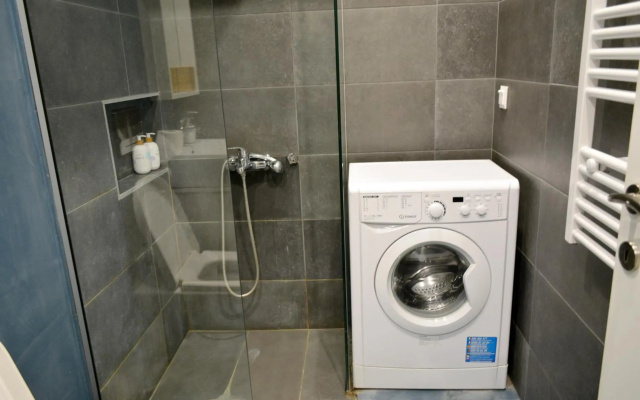 Bella Suite in the heart of the City Center, Parking