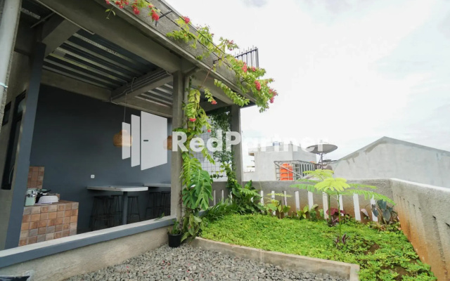Tomang Gelong Guest House Syariah RedPartner