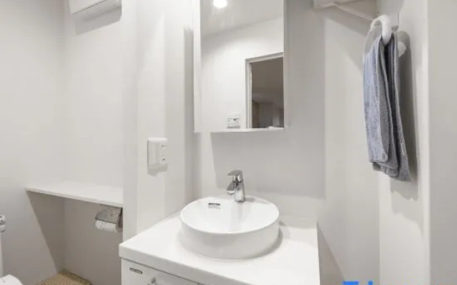 Nishi Shinjuku Apartment 202
