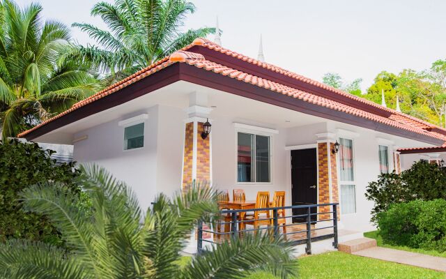 Отель Lux Family Villas вид на фасад