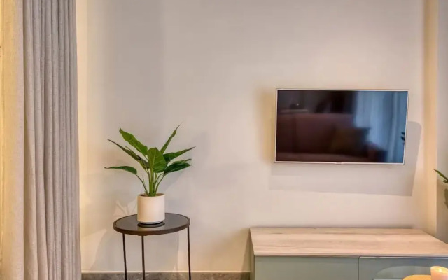 Official Mercury Suites With Rooftop Pool Access