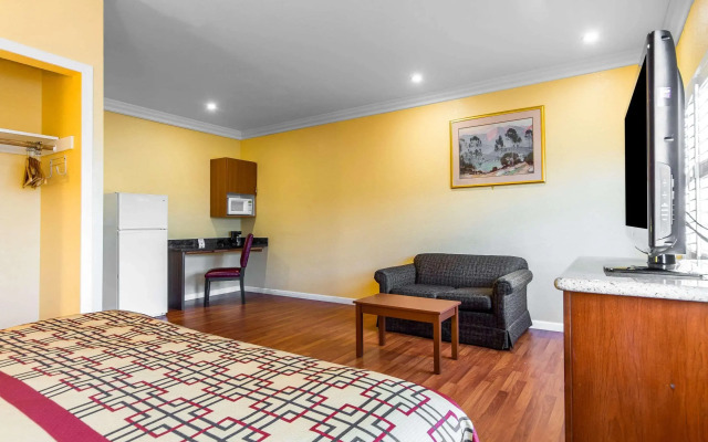 Rodeway Inn and Suites Hayward
