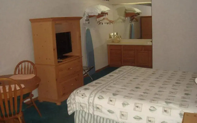 Townhouse Inn & Suites