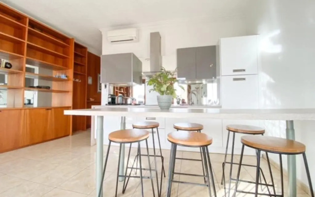 Quai St Pierre 2 bedrooms apt with sea view