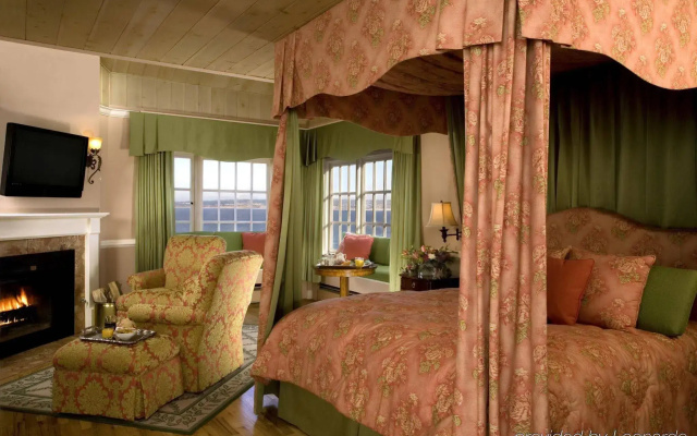 Spindrift Inn