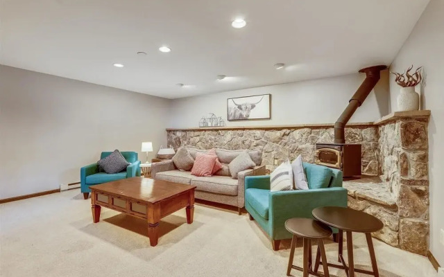 Calderon De La Breck 5 Bedroom Home by Redawning