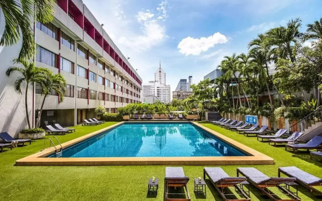 Отель Ambassador Bangkok Hotel