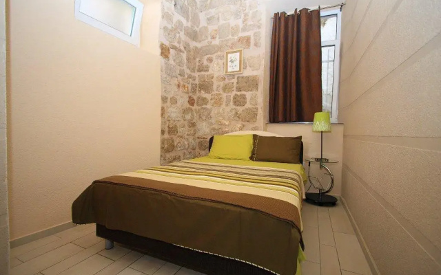 The Miro Studio Apartments