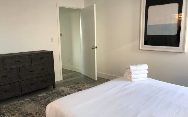 Отель Brand NEW Luxury Spacious 3bdr Townhome Close to 3rd St США, Лос-Анджелес - отзывы, цены и фото номеров - забронировать отель Brand NEW Luxury Spacious 3bdr Townhome Close to 3rd St онлайн комната для гостей