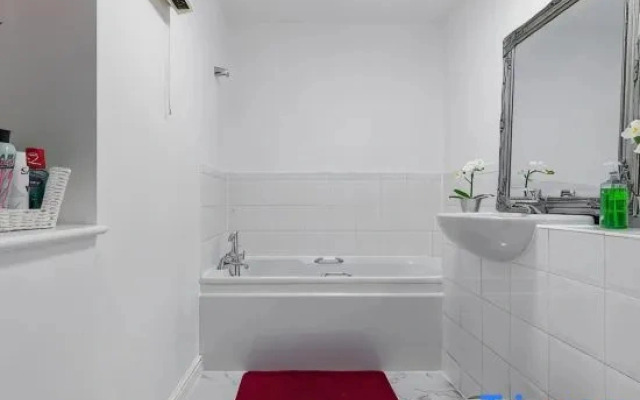 2-BR London Oasis in Woolwich