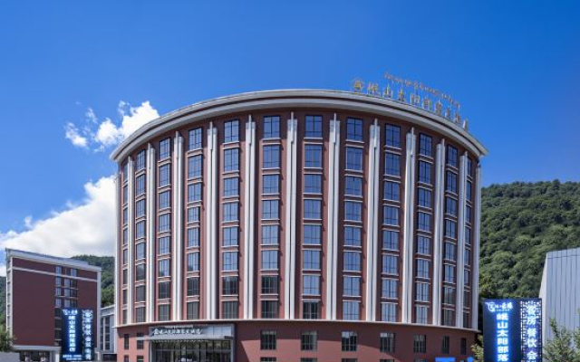 Minshan Sun Tribe Hotel