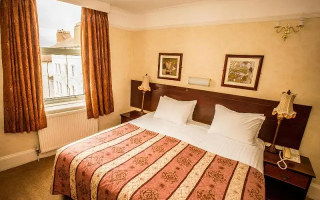 Queen s Hotel
