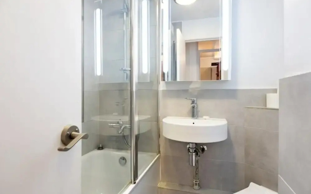 Modern & Spacious 2-bedroom House in Fulham