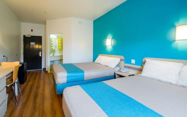 Motel 6-Portland, OR - North