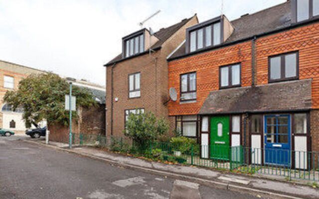 Отель Kings Cross Guesthouse Лондон вид на фасад