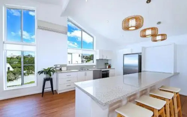 10 Mona Vista Crt Coolum Beach VIEWS WiFi Pet Friendly