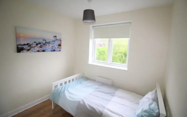 3 Bed Detached - 3 Bathrooms - Parking - Quiet