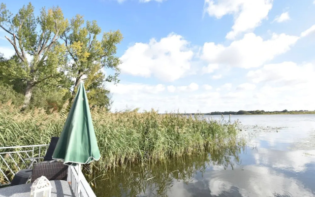 Bootshaus Direkt am See mit Eigenem Steg an der Ostsee