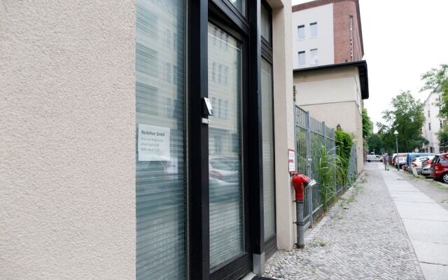 Апартаменты RockChair Apartment Niebuhrstraße Берлин вид на фасад
