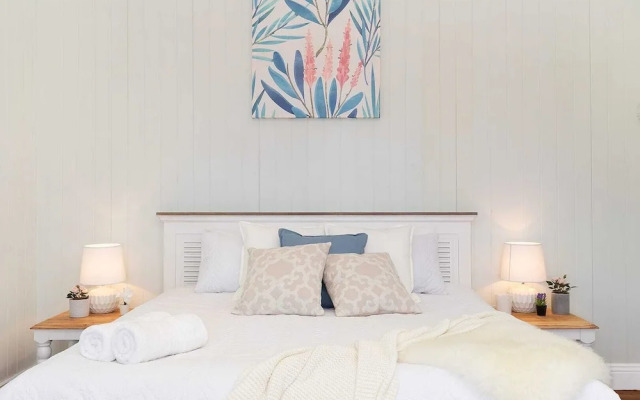 Family Home in Balmoral - Family Stays