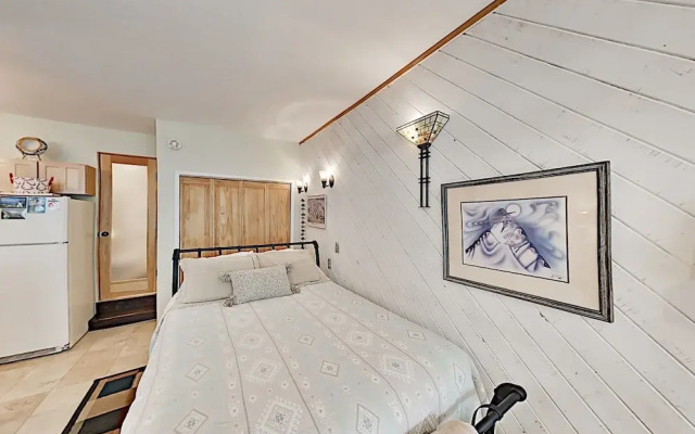 13tr23qb Studio Bedroom Condo