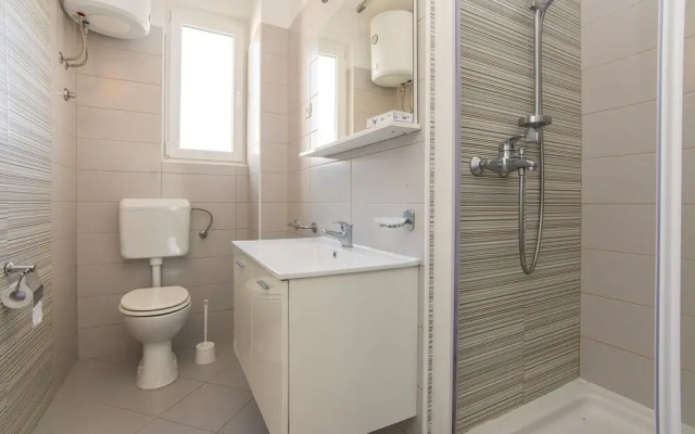 Amazing Apartment in Pakostane With 4 Bedrooms and Wifi