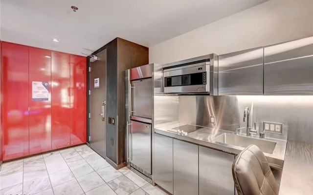 Beautiful Strip-view Balcony Access Studio 31318