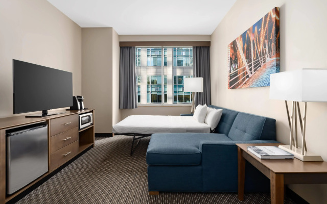 La Quinta Inn & Suites by Wyndham Chicago Downtown