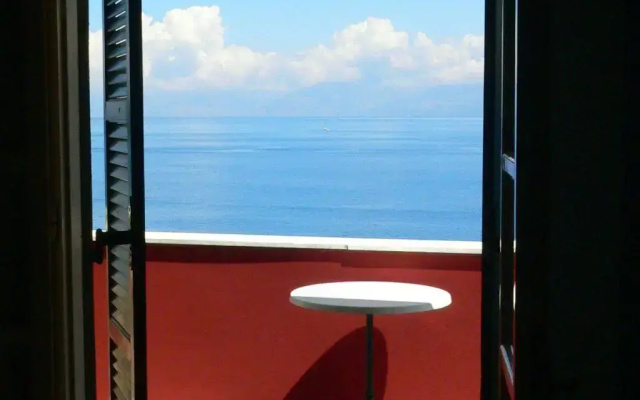 Apraos Bay Hotel