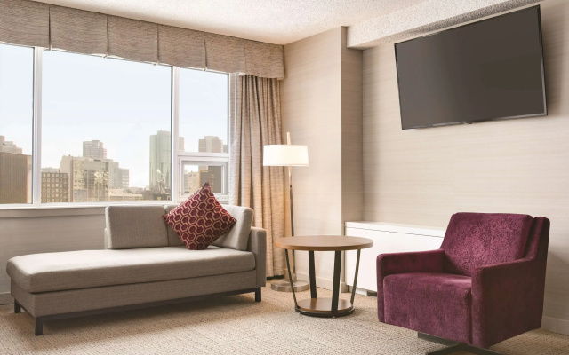 Coast Edmonton Plaza Hotel by APA