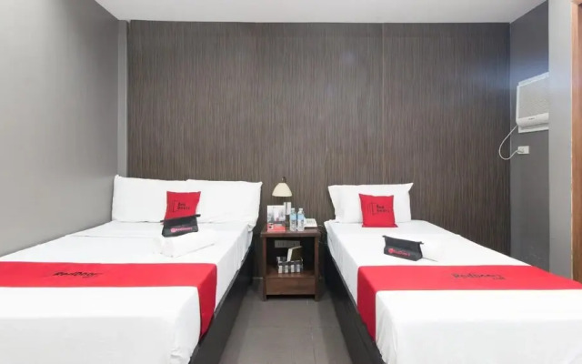 West Gate Hotel by RedDoorz