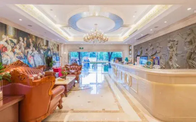 Vienna Hotel (Shenzhen Luohu Port Hubei Metro Station)