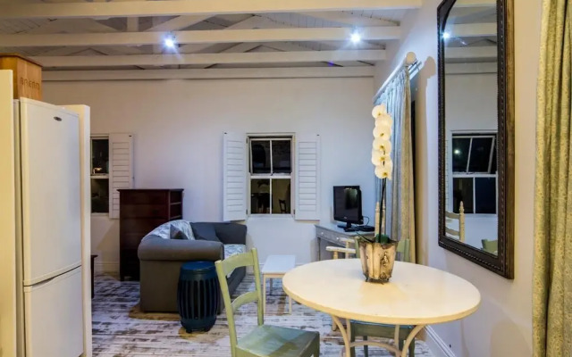 Maison - H Guest House