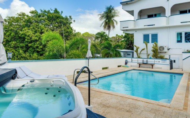 Walk to Beach! Vieques Casita w/ Pool Access
