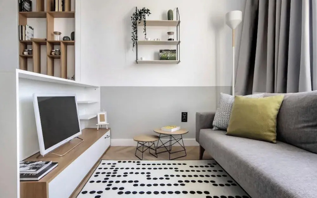 FM Luxury 1-BDR Apartment with Balcony - Cosy Home