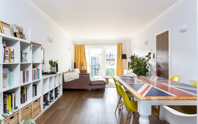 Modern 2bed and Bath W/balcony Flat in Shoreditch