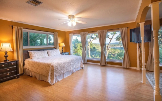 111 Wimberley - 6 Bedroom Home
