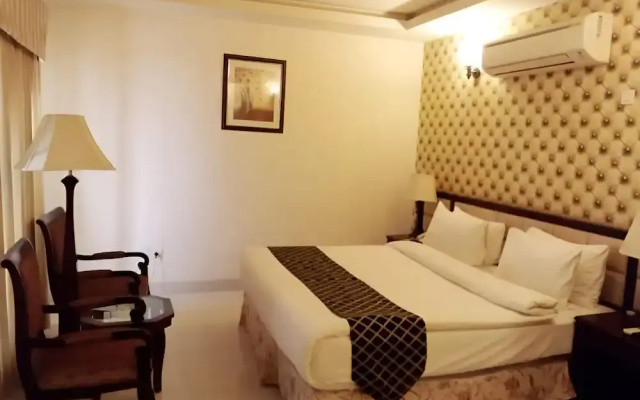 Desert Palm Hotel