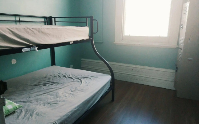 Sundancer Backpackers Resort